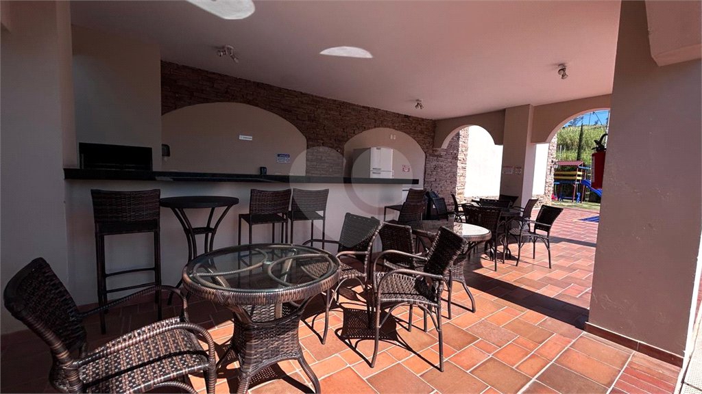 Casa à venda com 4 quartos, sendo 3 suítes, no condomínio Residencial Mont'alcino, Valinhos - SP