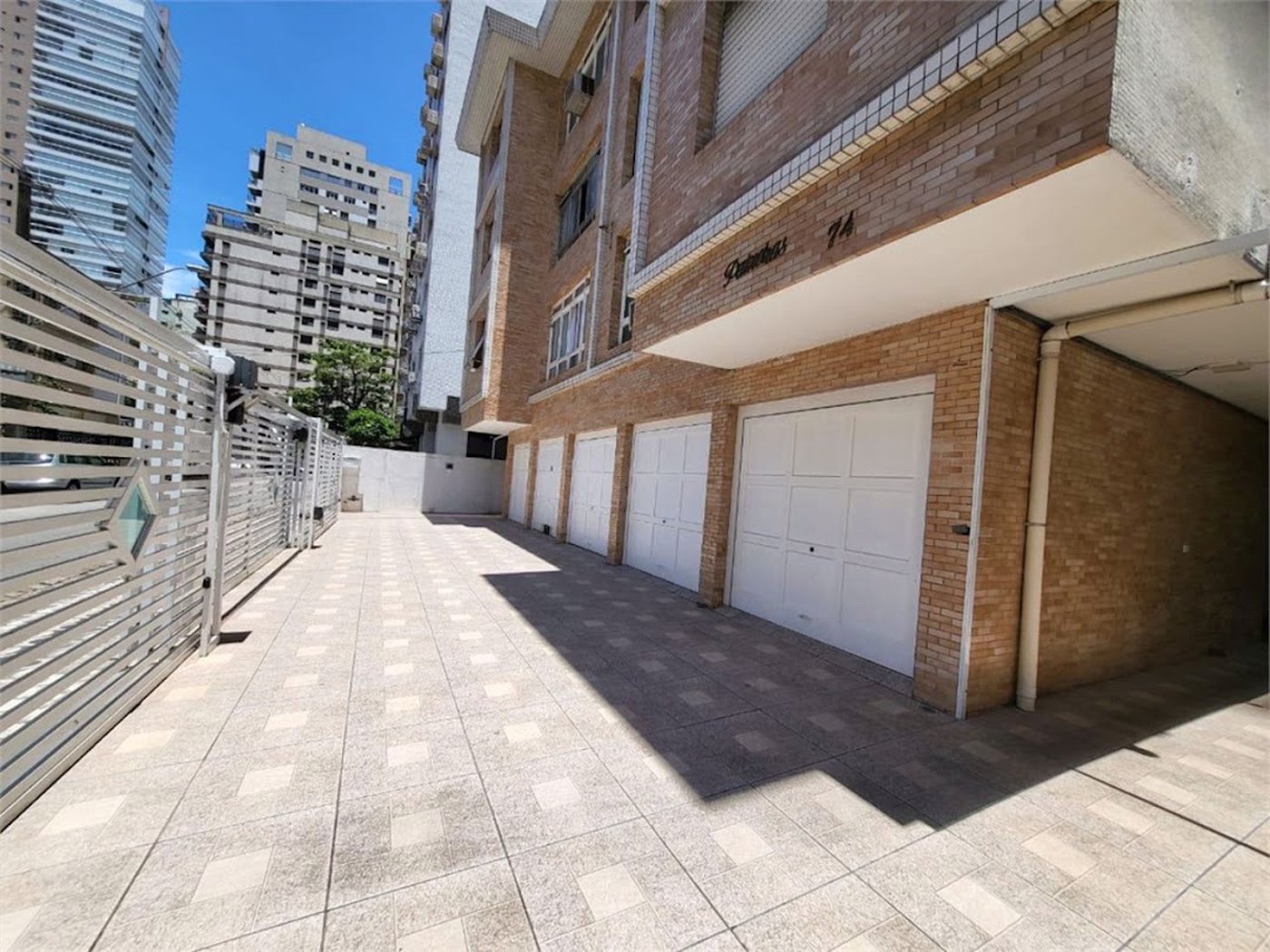 Apartamento com 4 dormitórios à venda, 180 m² por R$ 700.000,00 - Gonzaga - Santos/SP