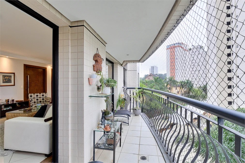 Apartamento à venda com 3 quartos, sendo 2 suítes, em Alto da Boa Vista, São Paulo, SP