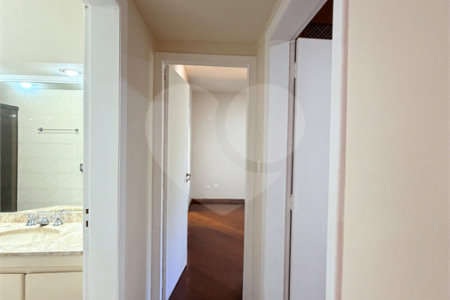 Apartamento à venda com 3 quartos, sendo 1 suíte, em Alto da Boa Vista, São Paulo, SP