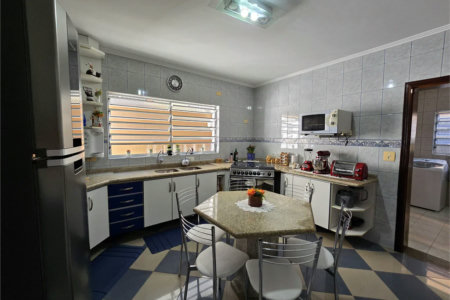 Sobrado à venda com 4 quartos, sendo 1 suíte,  em Vila Jaguara, São Paulo, SP