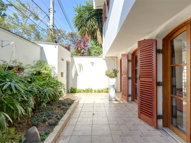 Sobrado à venda com 4 quartos, sendo 1 suíte,  em Brooklin Novo, São Paulo, SP