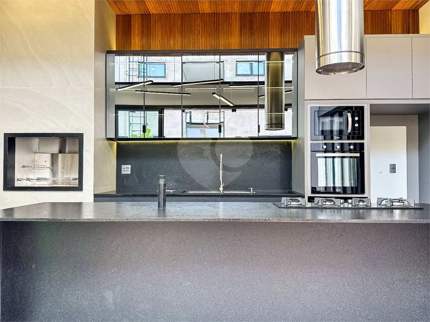 Casa à venda com 3 suítes no condomínio Villa dos Pinheiros, Indaiatuba - SP