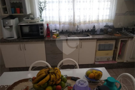 Sobrado à venda com 3 suítes em Vila Nivi, São Paulo, SP