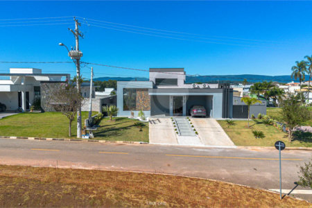 Casa à venda com 4 suítes no condomínio Residencial dos Lagos, Itupeva - SP
