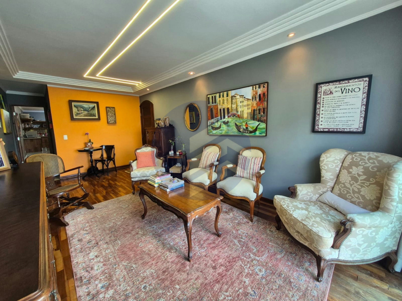 Sobrado à venda com 166 m², 3 dormitórios, 3 vagas cobertas, terraço com vista livre e 16 placas solares! Próximo à USP.