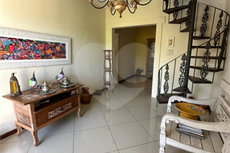 Casa em condomínio à venda com 3 quartos, sendo 2 suítes,  em Peró, Cabo Frio, RJ