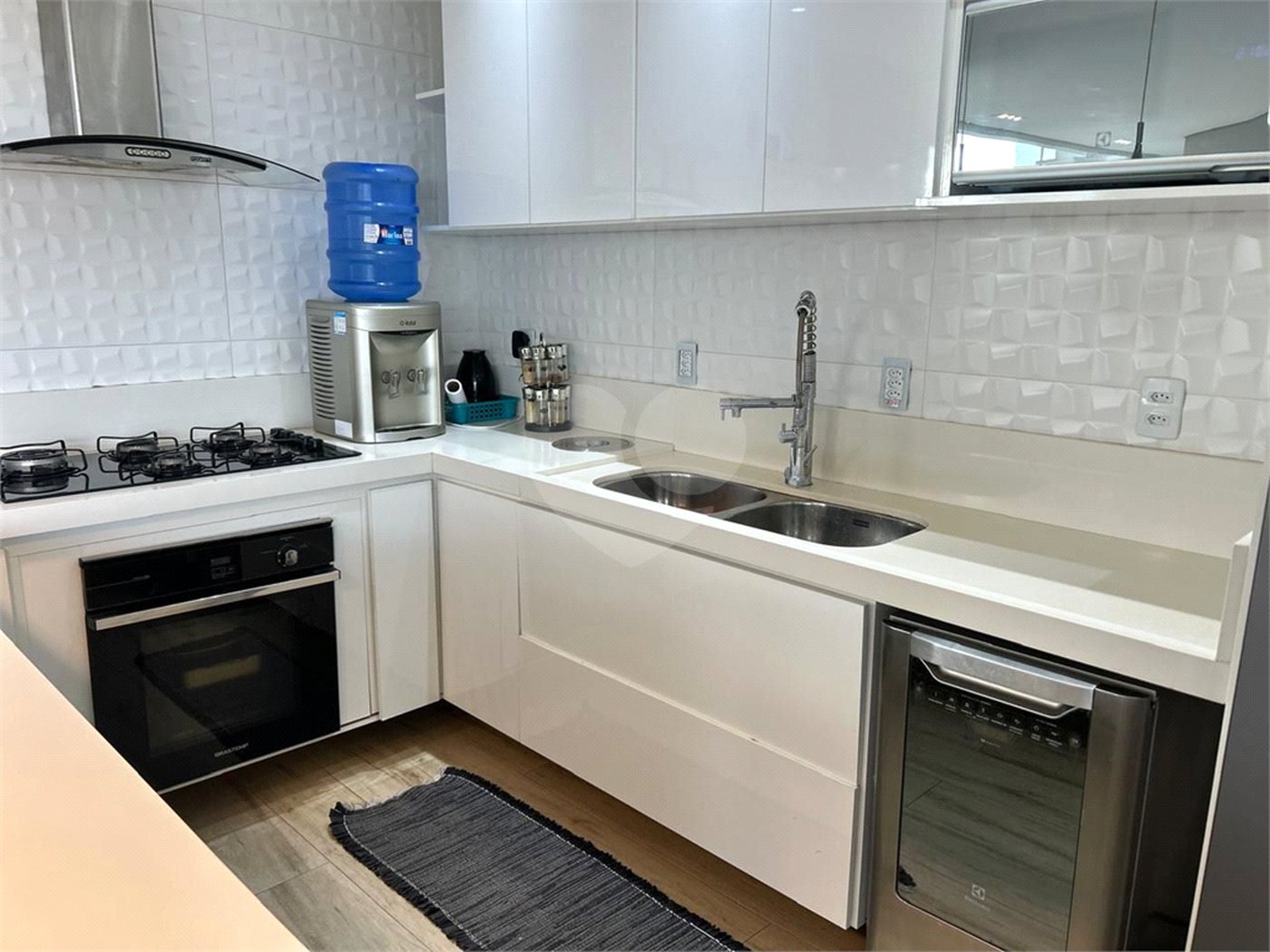 Casa à venda com 3 suítes no condomínio Terras de Lucas, Sorocaba - SP