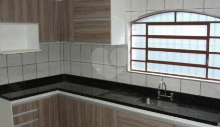 Sobrado à venda com 3 quartos, sendo 1 suíte,  em Tremembé, São Paulo, SP