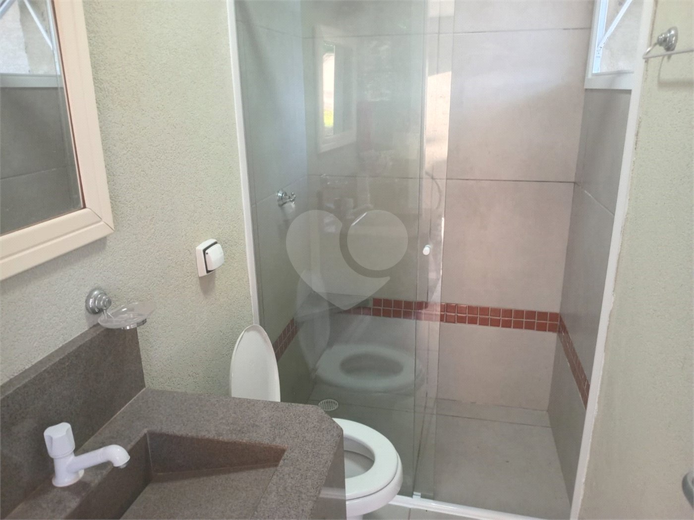 Casa à venda com 4 quartos, sendo 3 suítes, no condomínio Arco Iris, Atibaia - SP