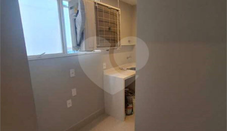 Apartamento à venda com 3 quartos, sendo 1 suíte,  em Itaim Bibi, São Paulo, SP
