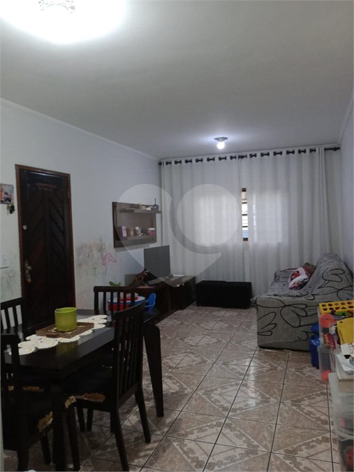 Sobrado à venda com 3 quartos, sendo 1 suíte,  em Jardim Guairaca, São Paulo, SP
