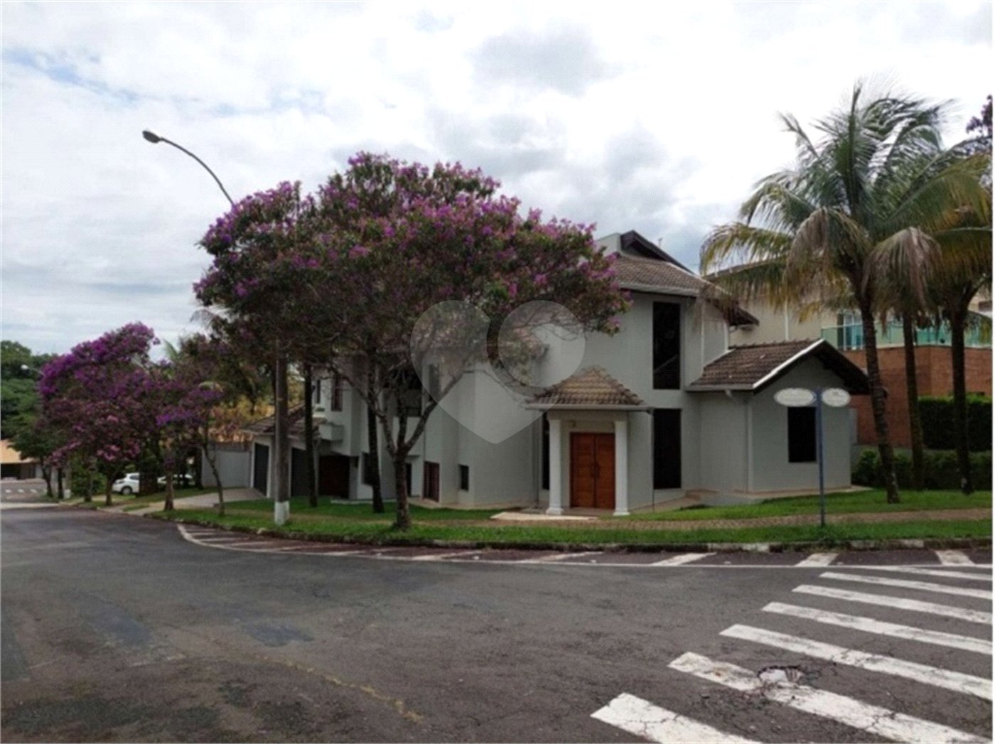 Casa à venda com 4 suítes no condomínio Reserva Colonial, Valinhos - SP