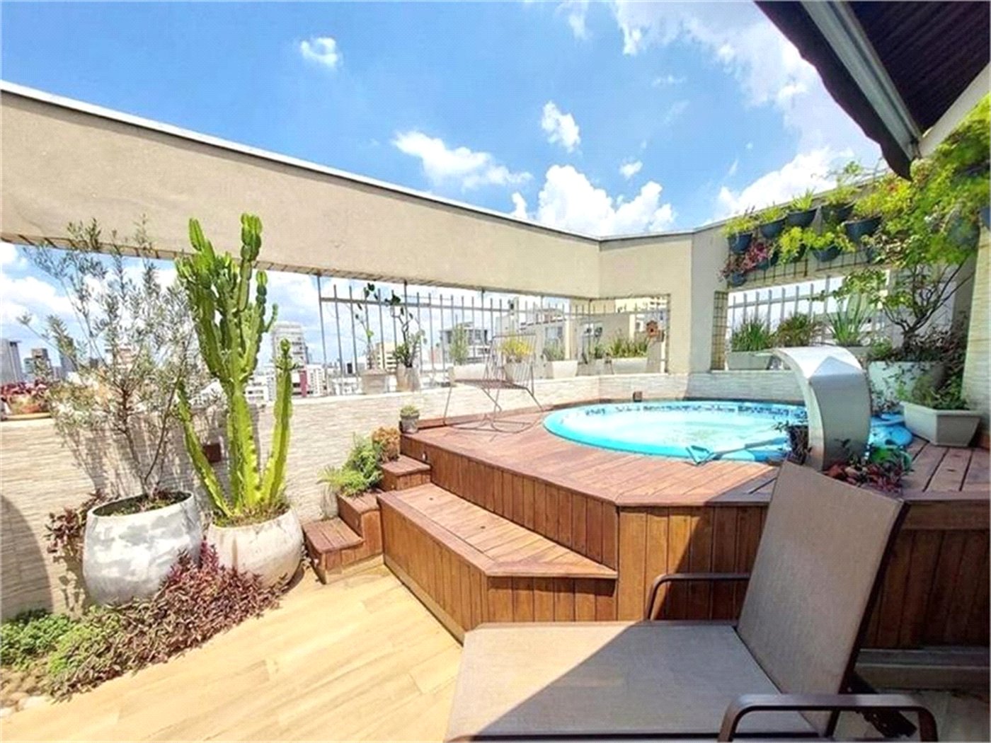 Apartamento à venda ou para alugar com 4 quartos, sendo 1 suíte, em Pinheiros, São Paulo, SP