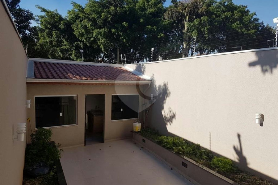 Sobrado à venda com 4 quartos, sendo 2 suítes, em Parque Maria Domitila, São Paulo, SP