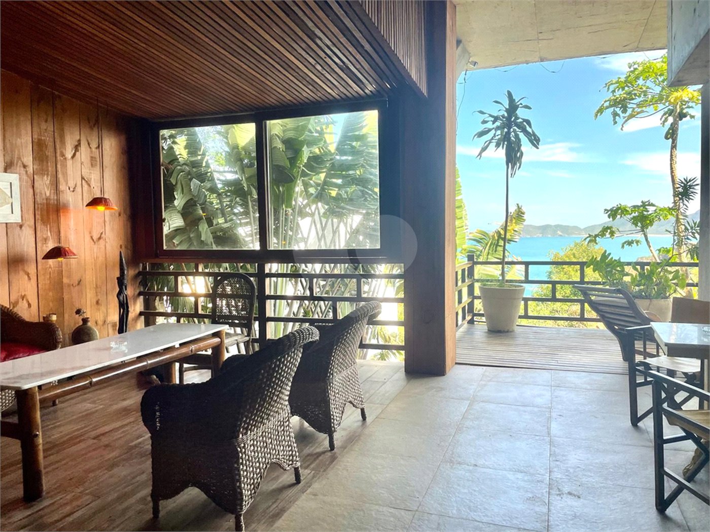 Casa à venda com 5 quartos, sendo 4 suítes,  em Albatroz, Armação dos Búzios, RJ