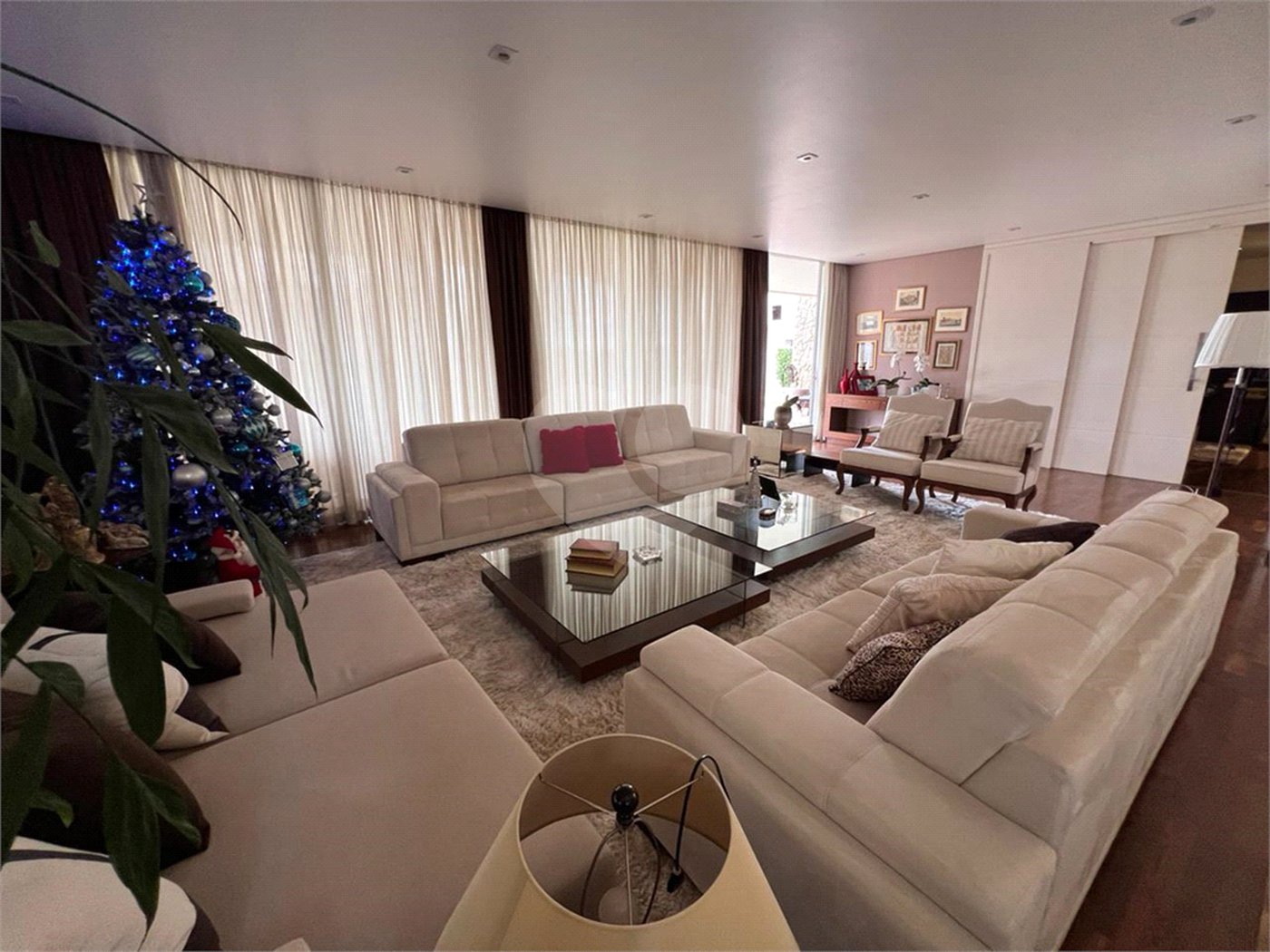 Casa à venda com 3 suítes no condomínio Residencial dos Lagos, Itupeva - SP