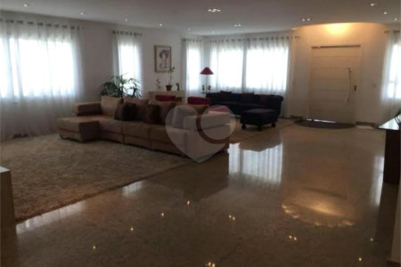 Condomínio à venda com 4 quartos, sendo 2 suítes, em Colinas do Paratehy, Mogi das Cruzes, SP