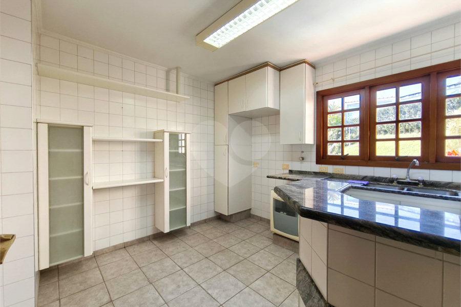 Casa à venda com 3 suítes no condomínio Jd Itatinga, São Paulo - SP