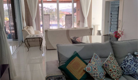 Casa à venda com 3 suítes no condomínio Estância Marambaia, Vinhedo - SP