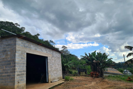 VENDA SÍTIO 48 hectares com estruura para granja, hidroponia e gado