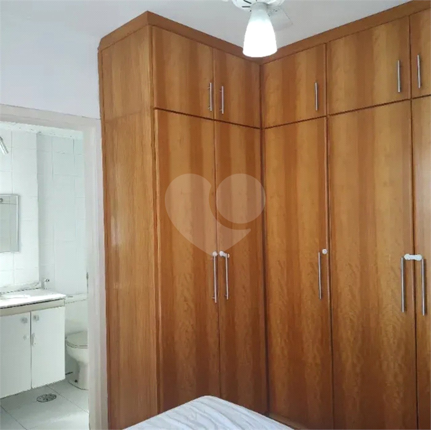 Apartamento para alugar com 3 quartos, sendo 1 suíte, em Parque Residencial Aquarius, São José dos Campos, SP