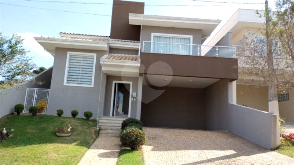 Casa à venda com 3 suítes no condomínio Picollo, Louveira - SP