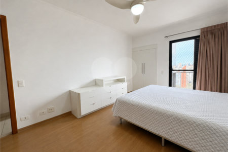 Apartamento à venda com 4 quartos, sendo 1 suíte, em Moema, São Paulo, SP