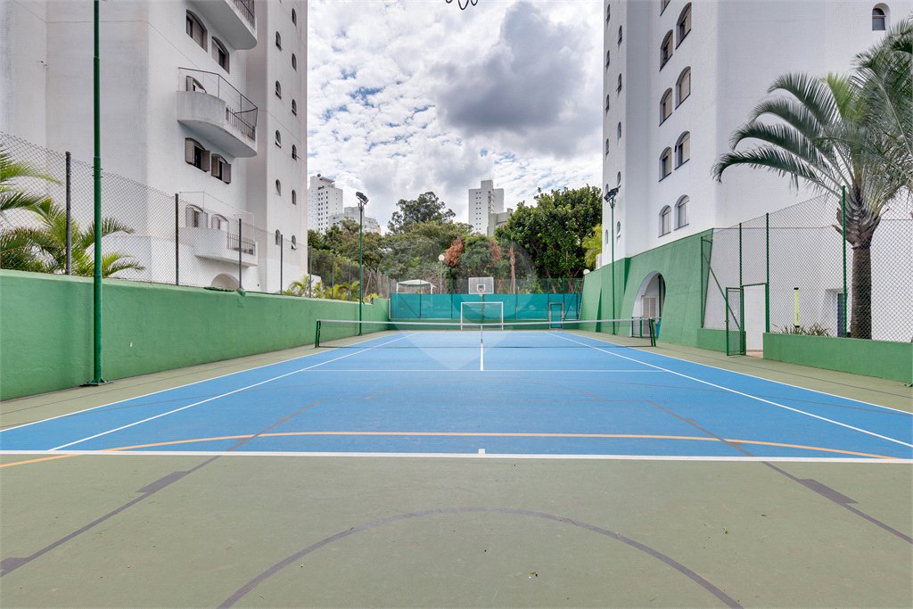 Apartamento à venda com 3 suítes em Real Parque, São Paulo, SP