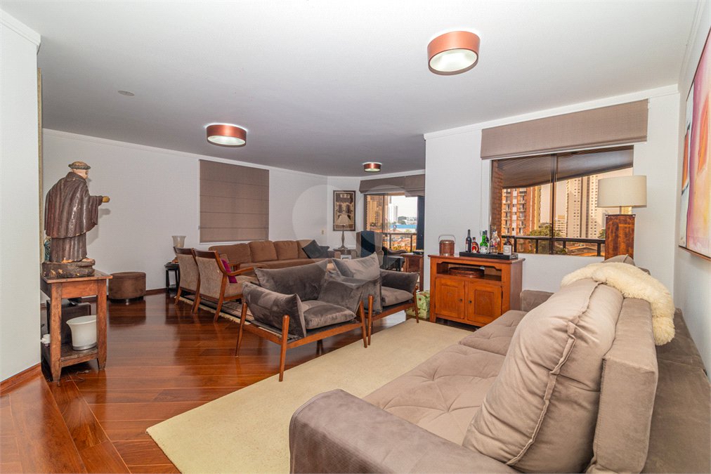 Apartamento à venda com 4 quartos, sendo 2 suítes, em Campo Belo, São Paulo, SP