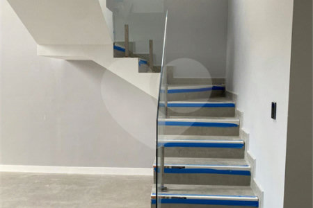Casa à venda com 4 quartos, sendo 3 suítes, no condomínio Recanto dos Paturis, Vinhedo - SP
