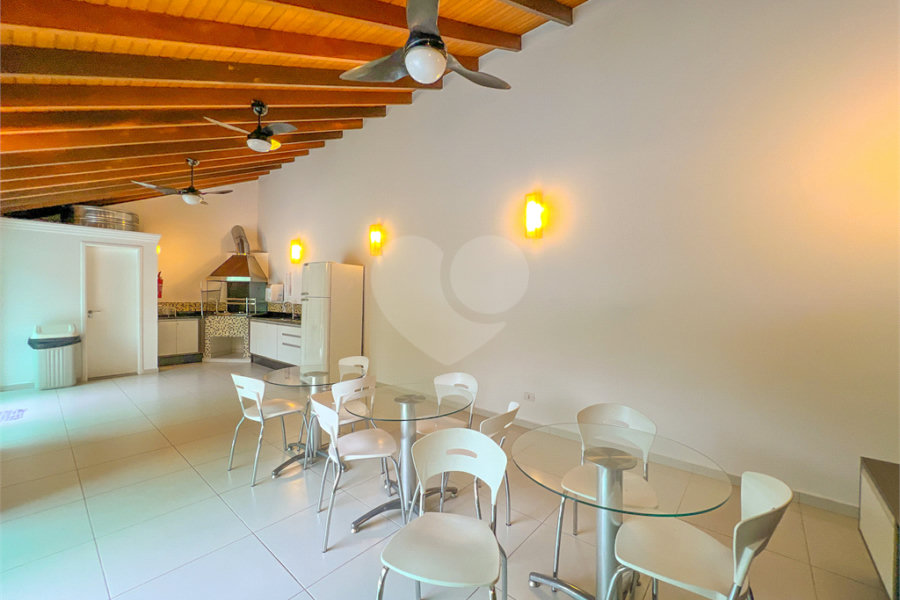 Casa à venda com 4 quartos, sendo 2 suítes,  no condomínio Floradas da Serra, São Paulo - SP