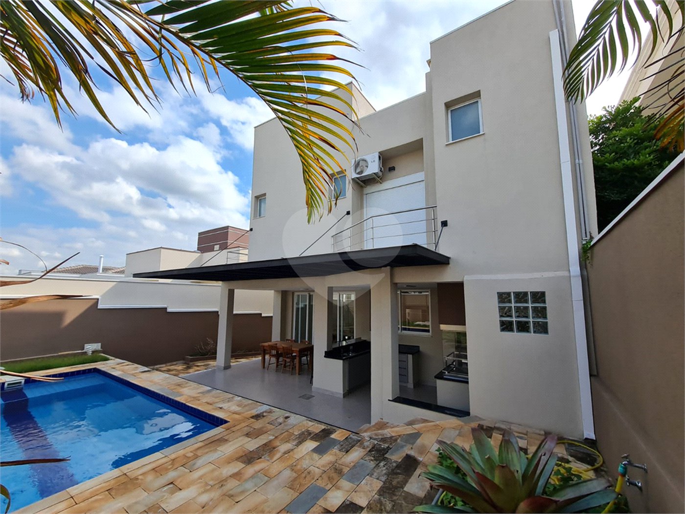 Casa à venda com 3 suítes no condomínio Geneve, Campinas - SP