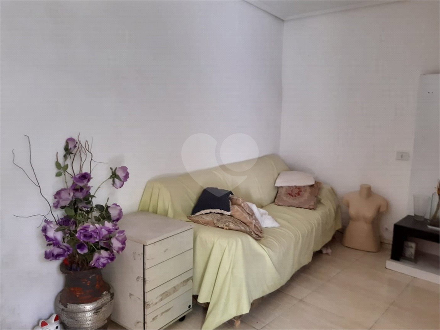 Casa à venda com 3 quartos, sendo 1 suíte, no condomínio Sem Nome, São Paulo - SP