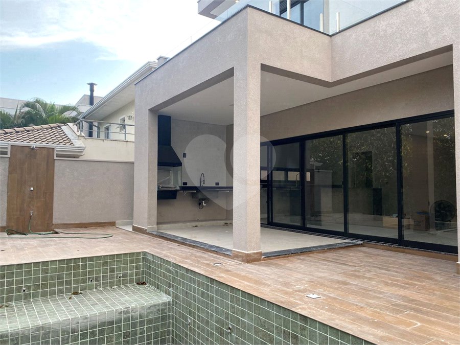 Casa à venda com 4 quartos, sendo 3 suítes, no condomínio Recanto dos Paturis, Vinhedo - SP