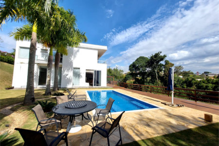 Casa à venda ou para alugar com 4 suítes no condomínio Jardim Primavera, Louveira - SP