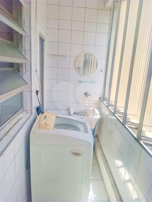 Apartamento na Consolação com 2 quartos, varanda, sem vaga.