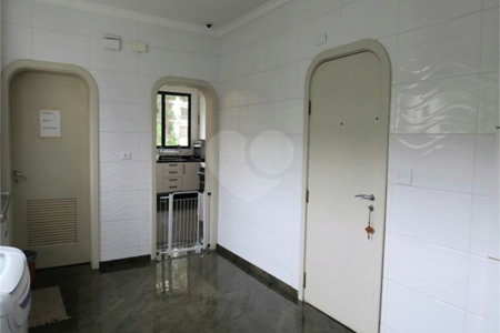 APARTAMENTO UM POR ANDAR!