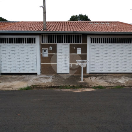 Casa térrea para venda ou locação no Jardim São Carlos V