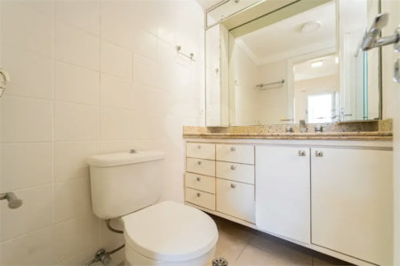 Apartamento à venda em Moema