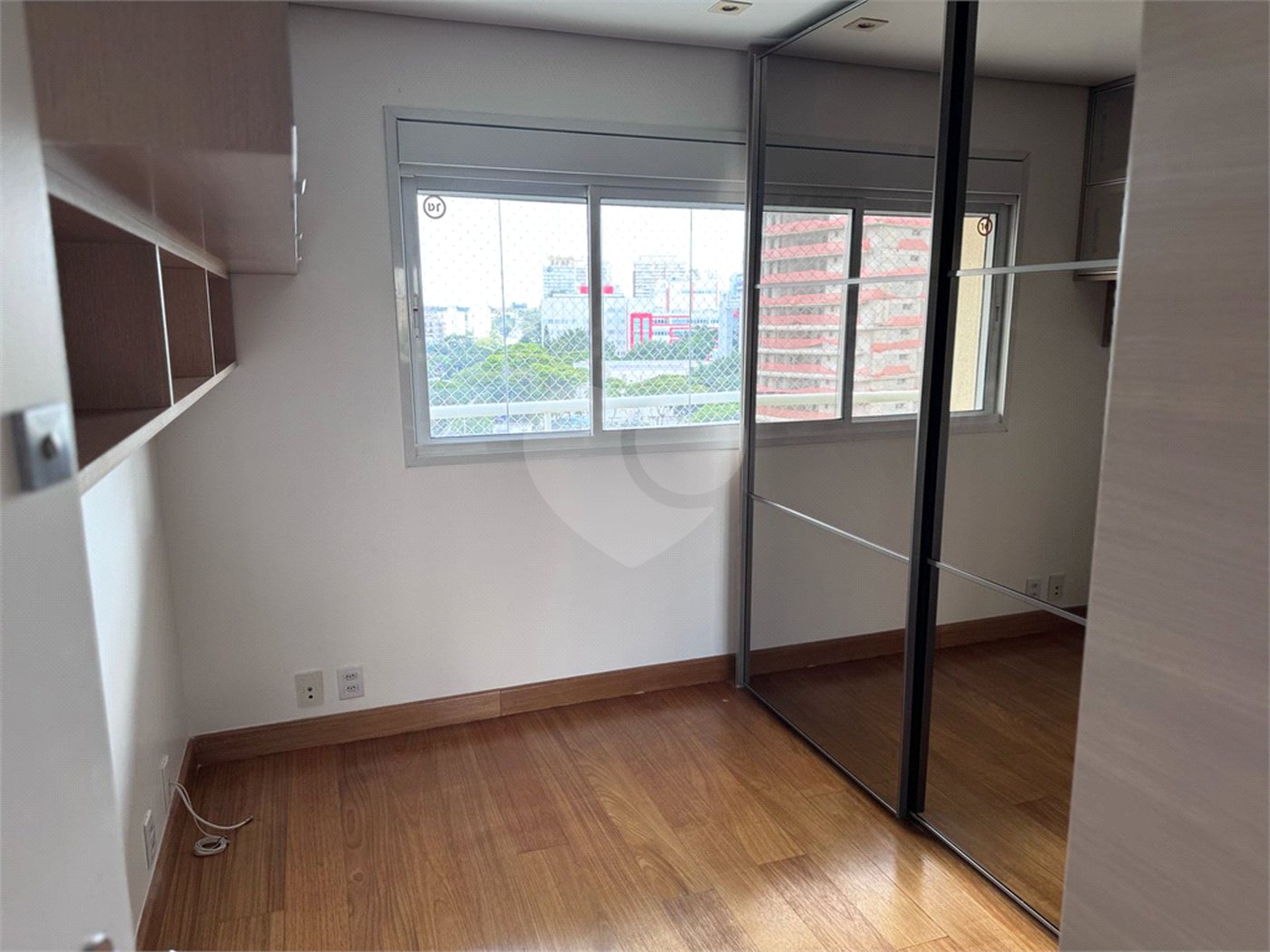 O Seu Apartamento Exclusivo: 74 m² Reformados ao Lado do Ibirapuera!