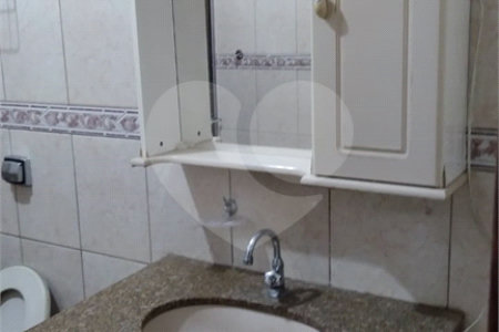 Casa Térrea com 3 dormitórios, sendo 1 suíte.