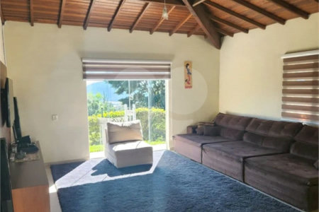 CASA EM CONDOMÍNIO FECHADO COM 220M² Área Construída e 1500m² de Area Total com 4 Suítes. Cond Village de Atibaia - Atibaia -Sp