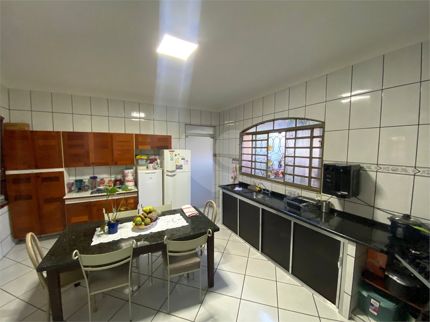 Sobrado para venda, com 3 dormitórios, sendo 1 suíte.