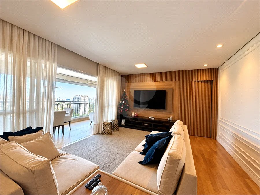 Apartamento de 127 m² em andar alto, com vista livre, 3 suítes planejadas, sacada gourmet envidraçada, 2 vagas e lazer completo, próximo ao Shopping Golden Square e à Avenida Kennedy.