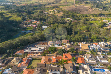 Belíssimo sobrado com piscina aquecida no Condomínio Villagio Capriccio - Louveira SP.