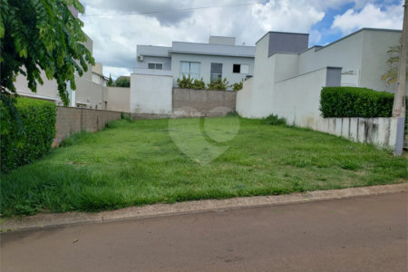 Vende-se terreno no Village Damha em Araraquara