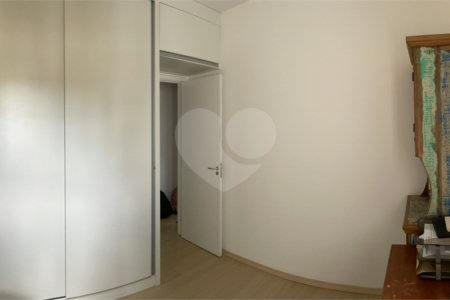 Apartamento no Condomínio Parque dos Manacás.