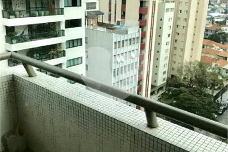 Apartamento 192m² à venda na Aclimação com 3 suítes e 3 vagas.