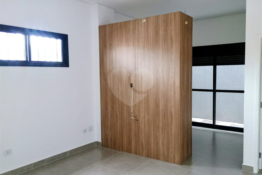 Condomínio fechado na Vila Éster